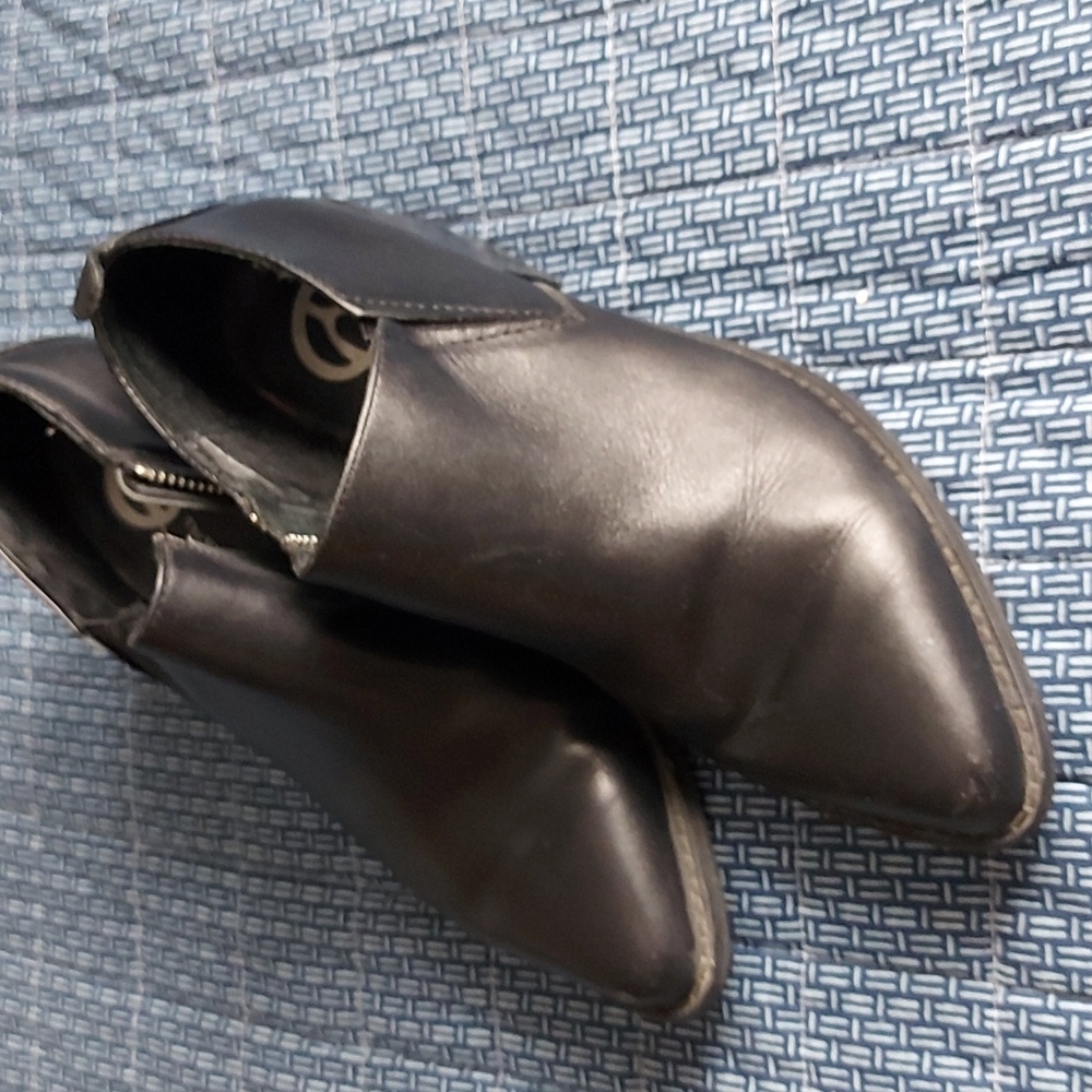 Ladies shoes